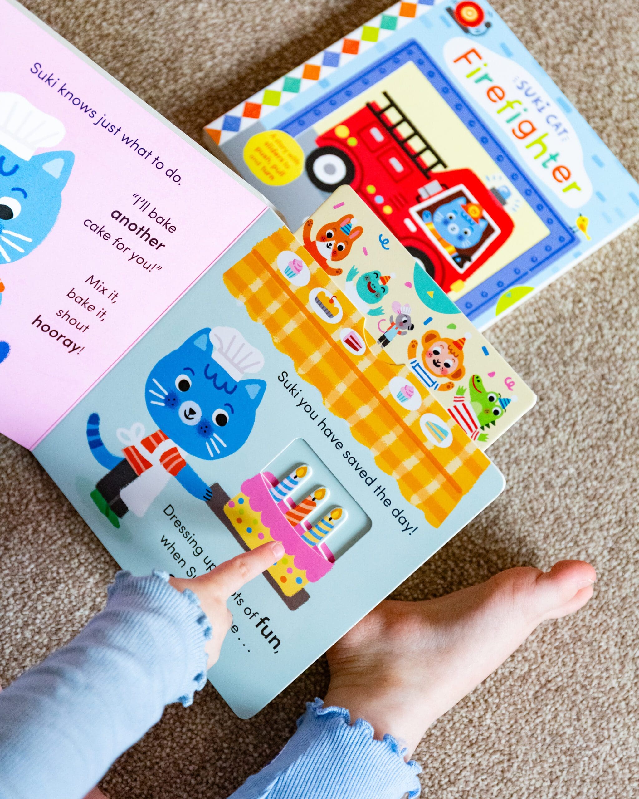 Carte cu activitati pentru copii mici - Suki Cat: Baker, Nosy Crow, + 1 an