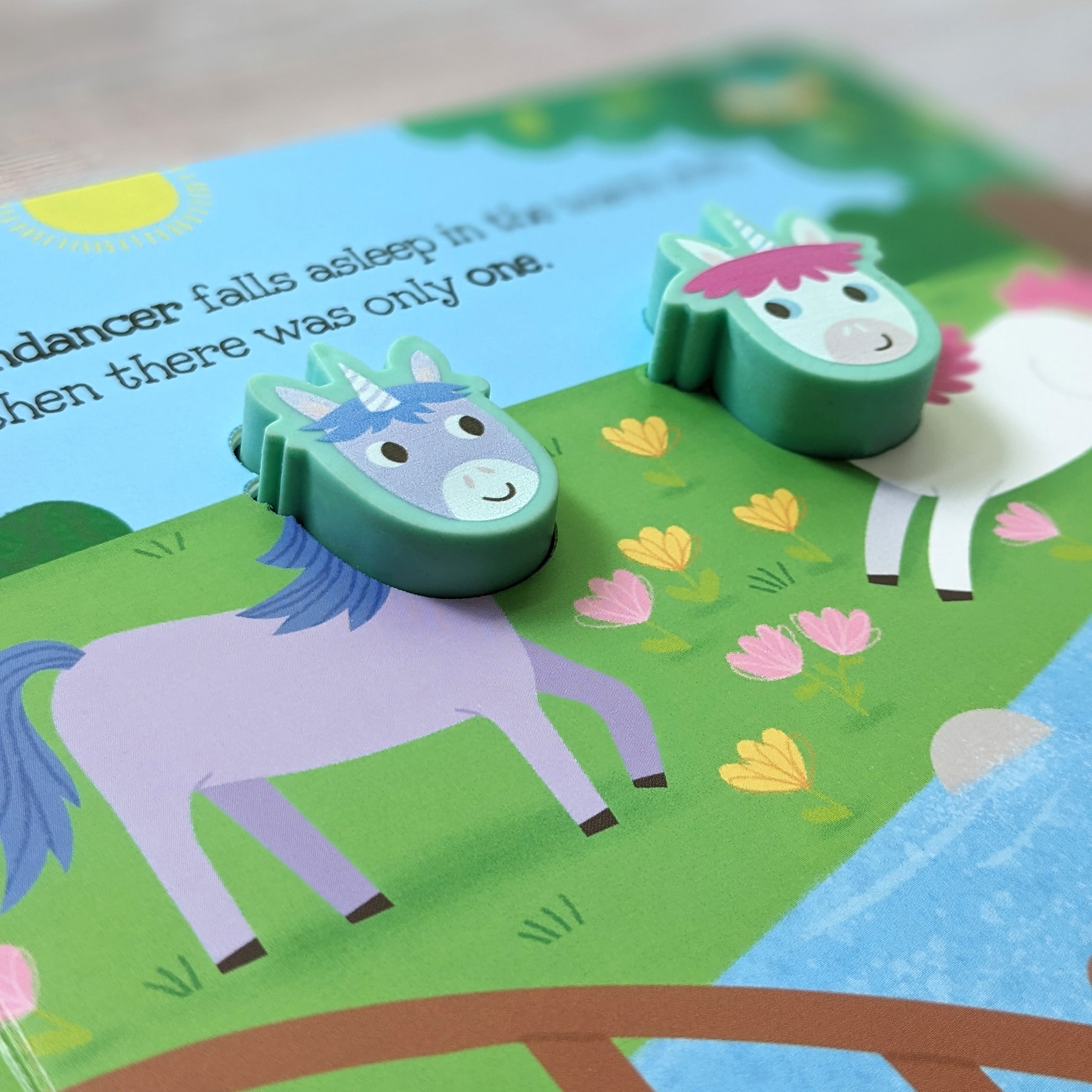Carte pentru copii, NPP, 5 Magical Unicorns - Children's Touch & Feel Silicone Book, 1+ ani