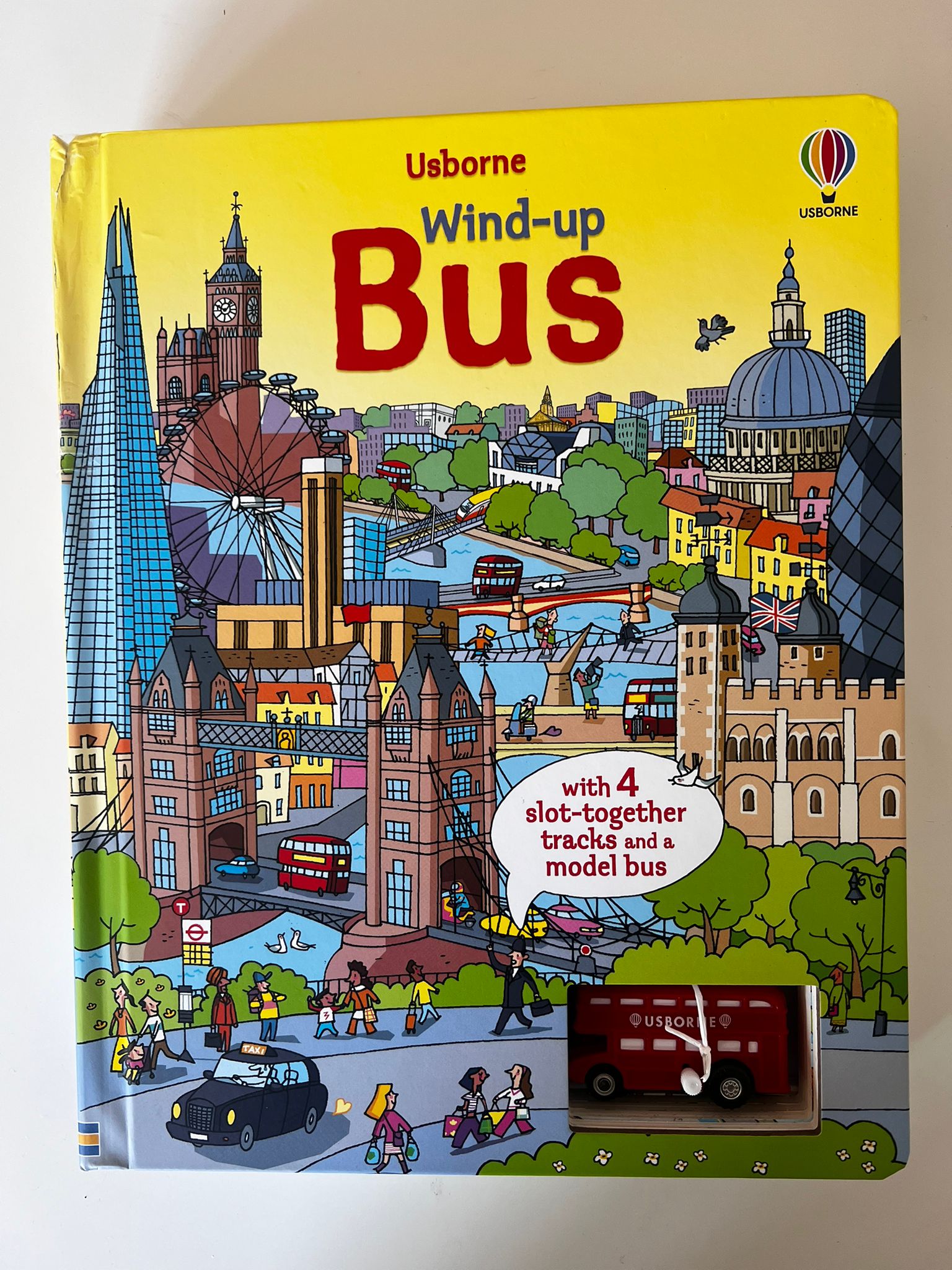 Resigilat - Carte cu jucarie cu autobuz - Wind-up Bus