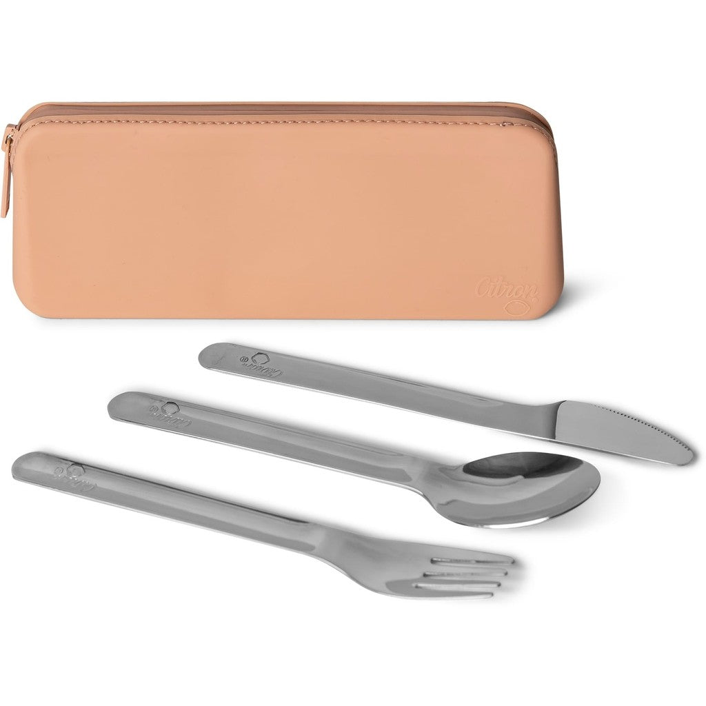 Set Complet Prânz și Hidratare ifamily: Caserolă Citron cu Termos, Set Tacâmuri Inox și Sticlă Termos 500ml Cireșe – Design Roz & Siguranță Certificată LFGB