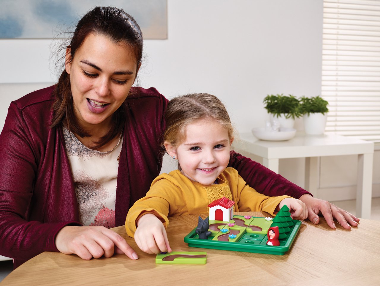 Smart Games - Little Red Riding Hood - Deluxe, joc de logica cu 48 de provocari, 4+ ani
