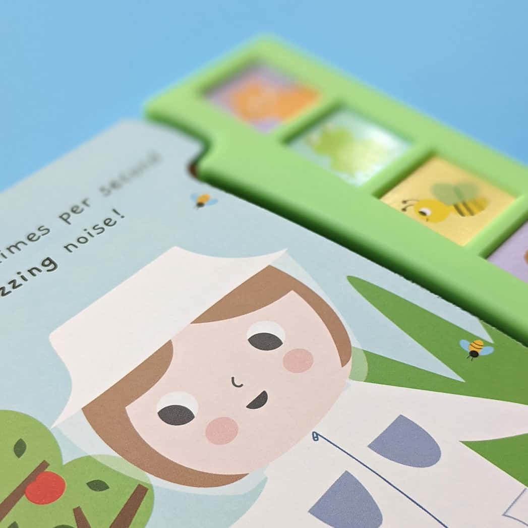 Carte pentru copii - Little Wonders Noisy Garden 6 Button Sound Book