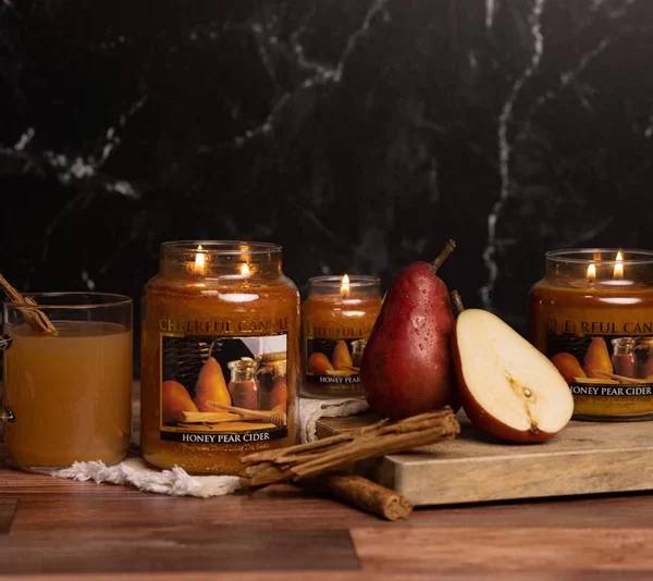 Lumanare parfumata - Cheerful candle - aroma Honey Pear Cider - Mic - 170g